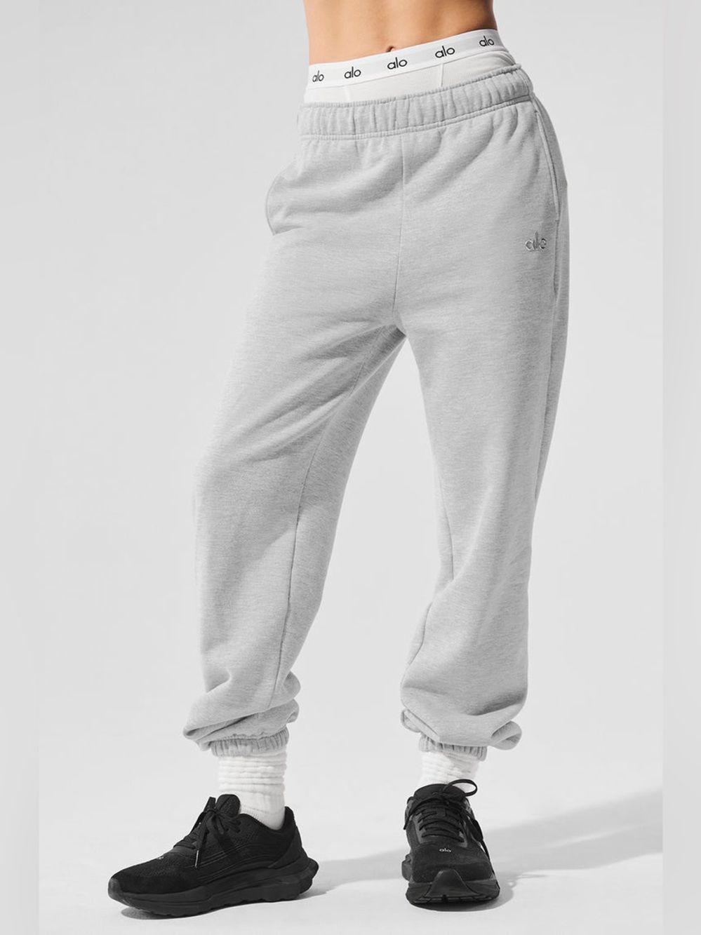 ALO Accolade Sweatpants in Athletic Heather Grey, Size Medium